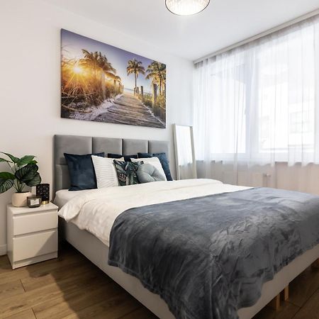 Apartament Near Sky Tower Free Parking For 2 Cars Wrocław Exteriör bild
